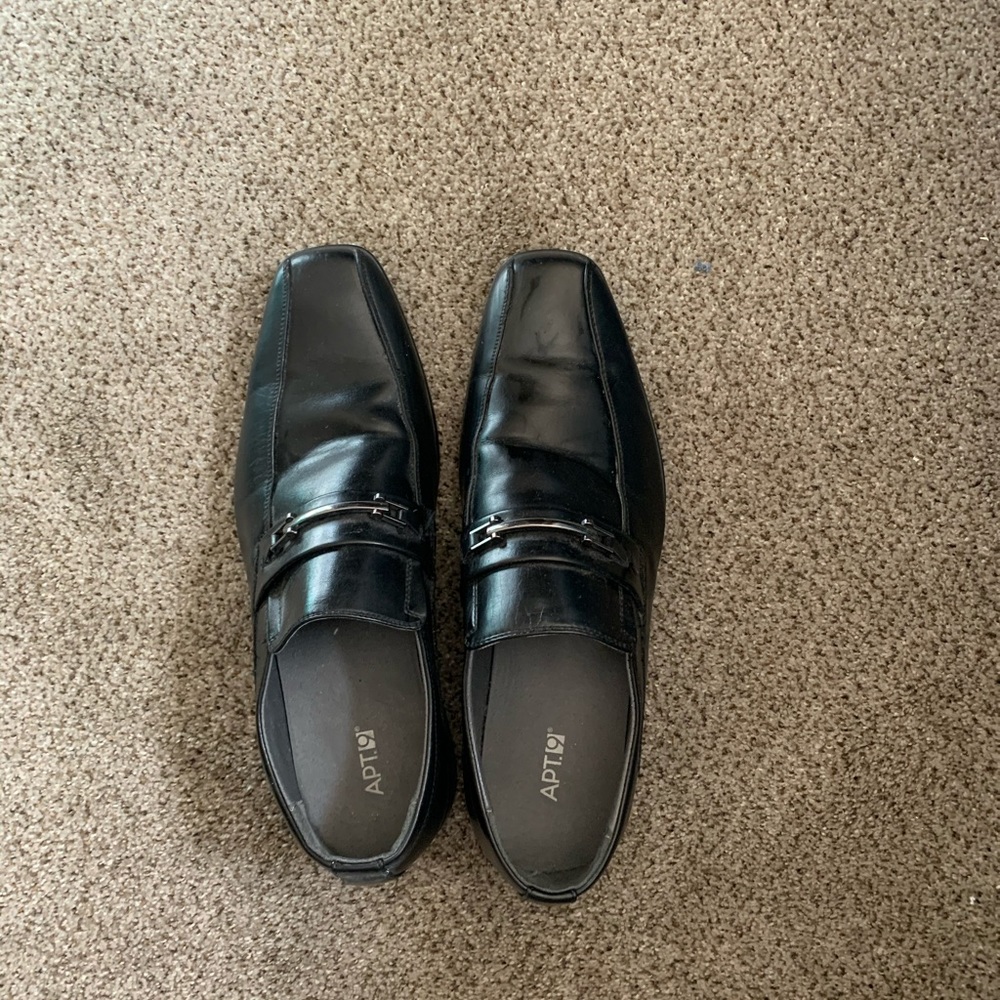 Black dress shoes
